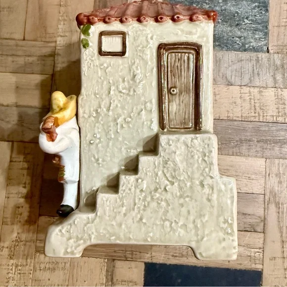 Otagiri Kitsch Ceramic Balcony Serenade with Musician - Picture 4 of 5